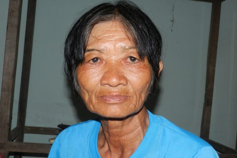 Người phụ nữ cô đơn 13 năm dạy bơi miễn phí cho trẻ em vùng lũ