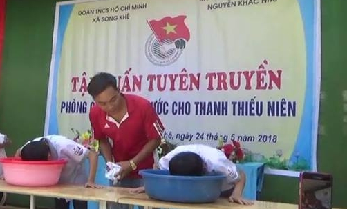 Trò chơi 7 - Tập lặn với... chậu nước