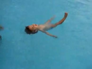 Baby drowning - survival technique