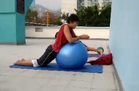 Bí kíp tập bơi ếch trên cạn (2)