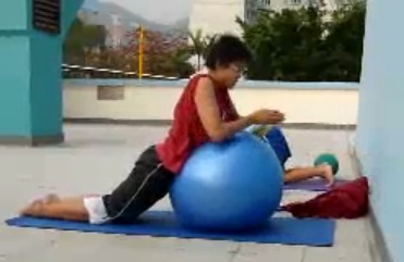 Tập tay ếch với quả bóng