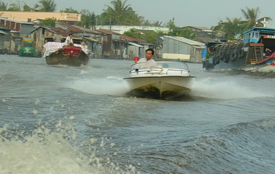 Đi chợ sợ canô chạy ẩu