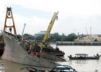 Chìm tàu trên sông Chà Và, 1 người chết